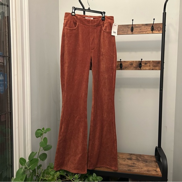 Wrangler women’s Burnt Orange Color Pull On Corduroy Flare Pants Size M NEW - Picture 9 of 9